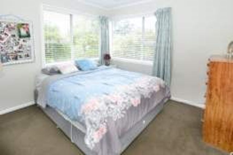 Photo of property in 1/330 Glenfield Road, Glenfield, Auckland, 0629