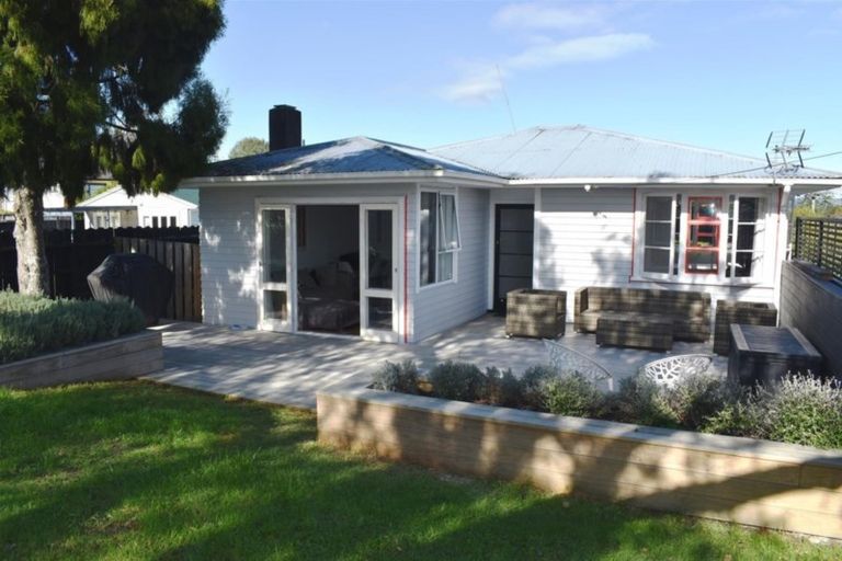 Photo of property in 1/19 Alma Street, Te Atatu South, Auckland, 0610