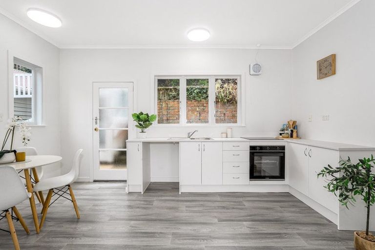 Photo of property in 36 Tavistock Road, Melrose, Wellington, 6023