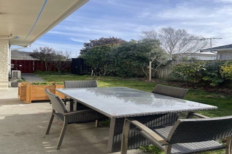 Photo of property in 52 Royal Park Drive, Parklands, Christchurch, 8083