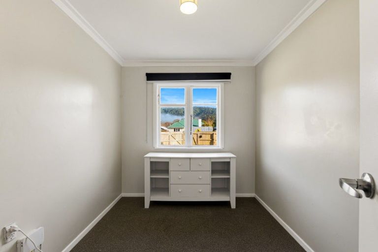 Photo of property in 19 Peel Place, Wainuiomata, Lower Hutt, 5014