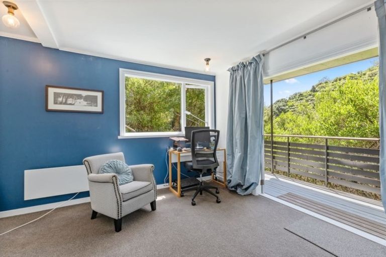 Photo of property in 12 Latham Road, York Bay, Lower Hutt, 5013