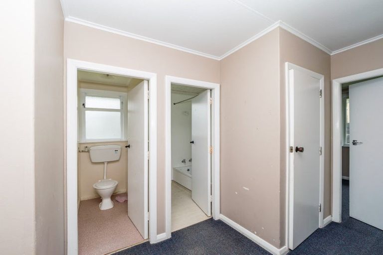 Photo of property in 5 Crewe Crescent, Hokowhitu, Palmerston North, 4410