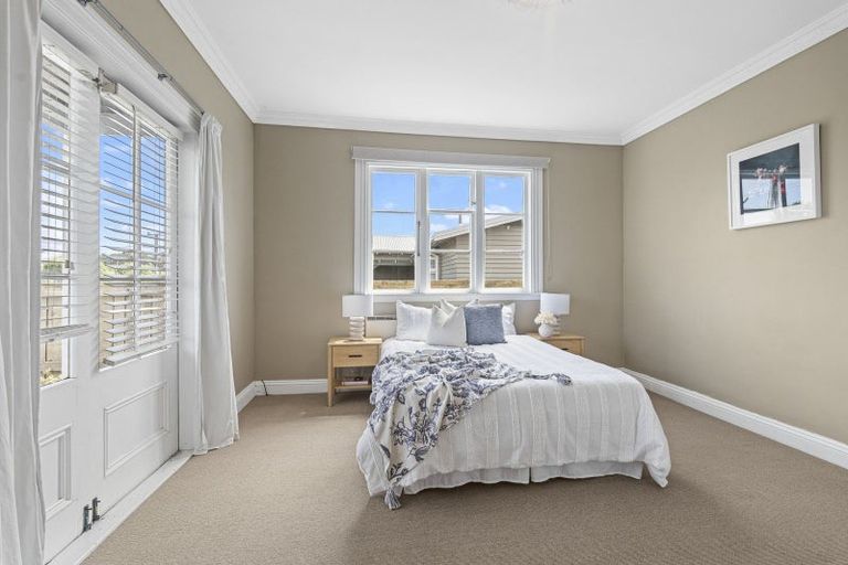 Photo of property in 15 Morley Street, New Plymouth, 4310