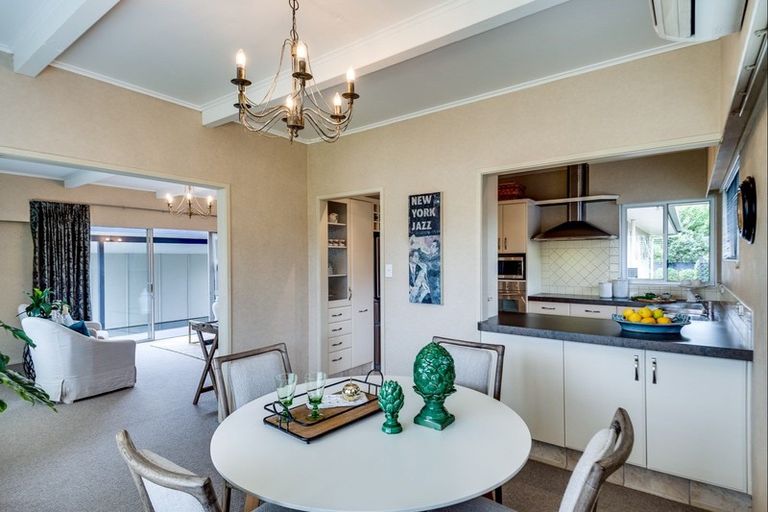 Photo of property in 32 Saint Hill Lane, Havelock North, 4130