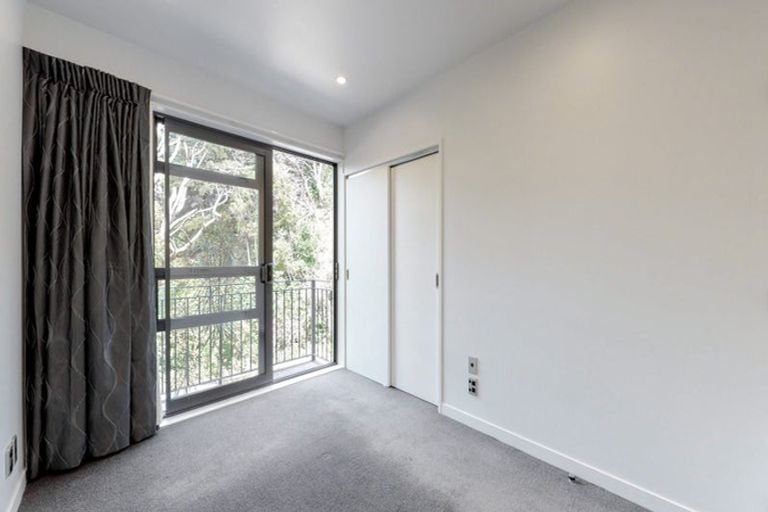Photo of property in 15 San Sebastian Road, Kelburn, Wellington, 6012