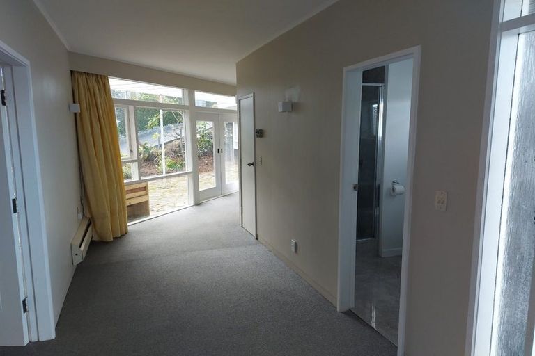 Photo of property in 2 Mamaku Grove, Khandallah, Wellington, 6035