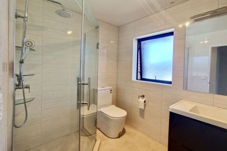 Photo of property in 3a Crystal Avenue, Glendene, Auckland, 0602