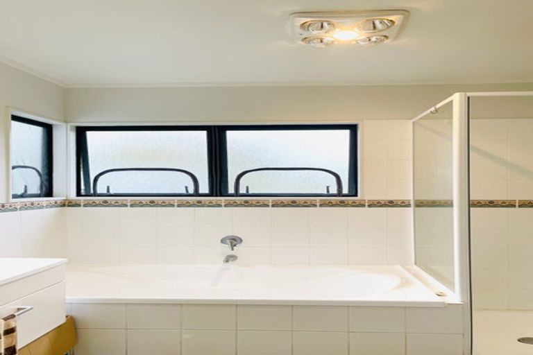 Photo of property in 19 Summerfield Lane, Albany, Auckland, 0632