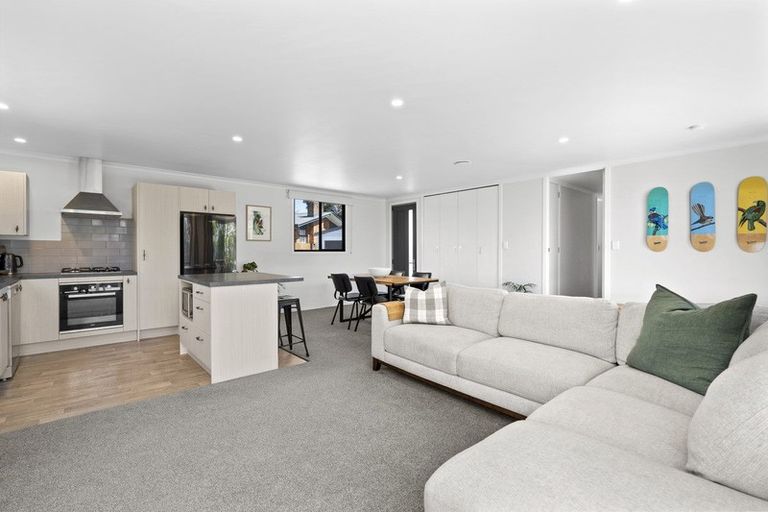 Photo of property in 279 Shakespeare Street, Leamington, Cambridge, 3432