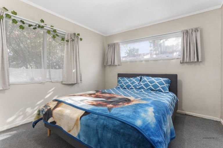 Photo of property in 1/83 Mcleod Road, Te Atatu South, Auckland, 0610