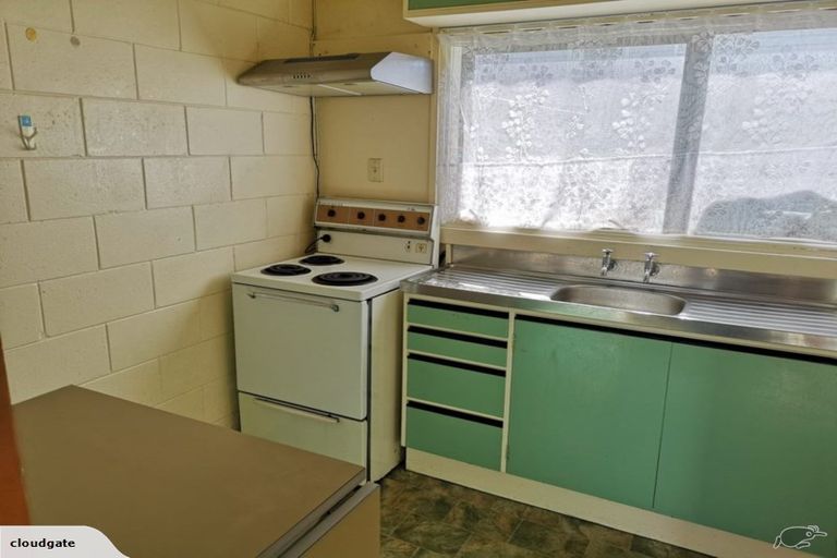 Photo of property in Lynbrae Court Flats, 20/4 Dr Taylor Terrace, Johnsonville, Wellington, 6037