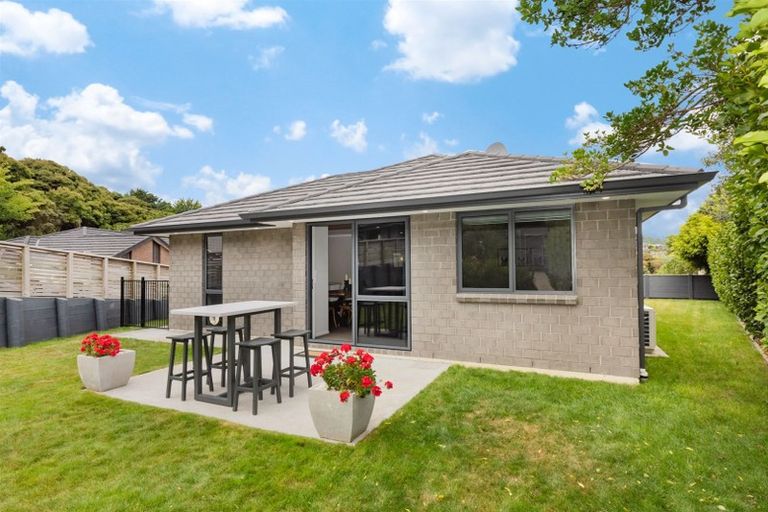 Photo of property in 31 Mooring Close, Whitby, Porirua, 5024