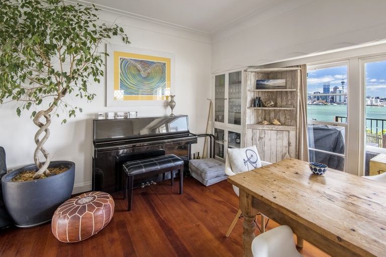 Photo of property in 89 Stanley Point Road, Stanley Point, Auckland, 0624