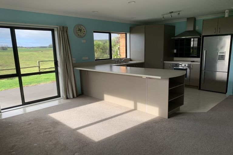 Photo of property in 81 Ohinepanea Road, Pukehina, Te Puke, 3186