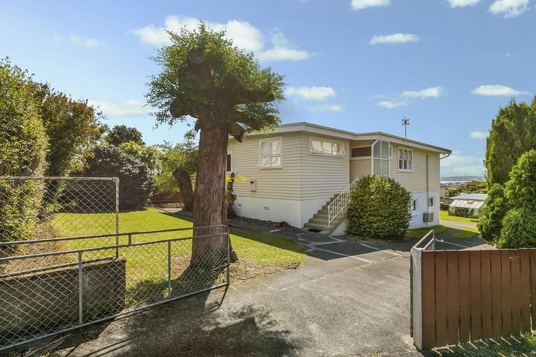 Photo of property in 193 Te Atatu Road, Te Atatu South, Auckland, 0610
