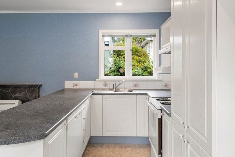 Photo of property in 1 Roscoe Street, Saint Martins, Christchurch, 8022