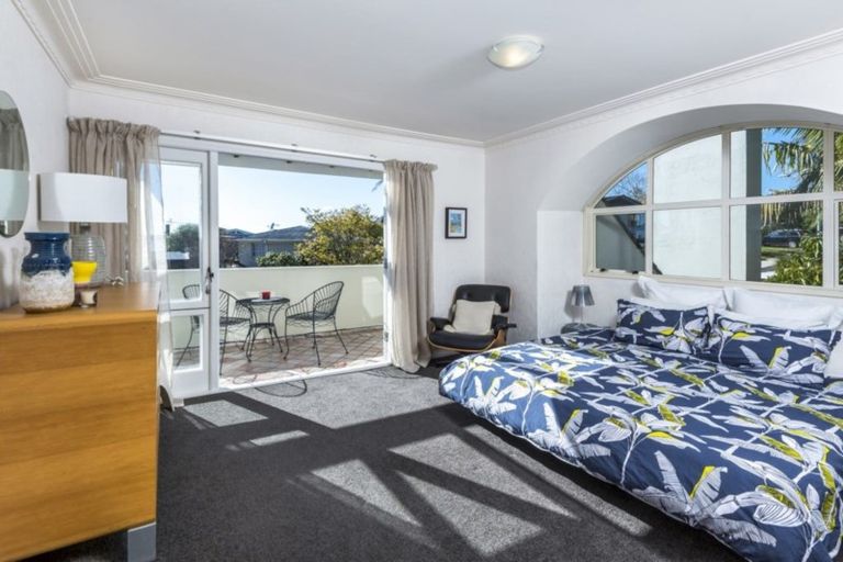 Photo of property in 2 Pleasant Place, Mellons Bay, Auckland, 2014