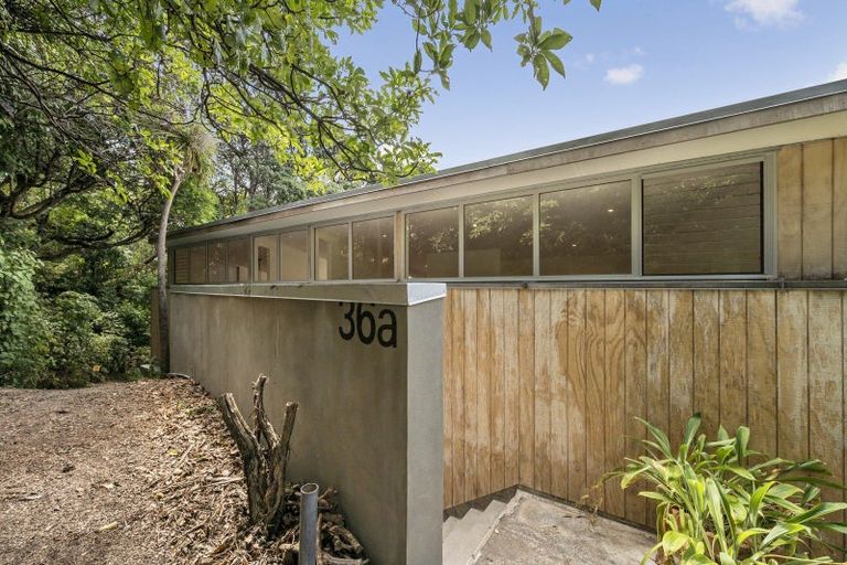 Photo of property in 36a Fortification Road, Karaka Bays, Wellington, 6022