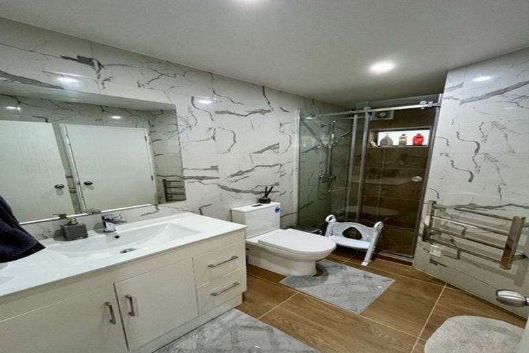 Photo of property in 1d Ohira Place, Henderson, Auckland, 0612