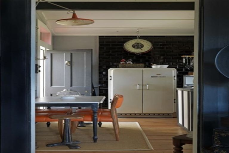 Photo of property in 1 Robertson Street, Russell, 0202