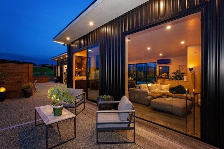 Photo of property in 68 Sunrise Drive, Seaward Bush, Invercargill, 9812