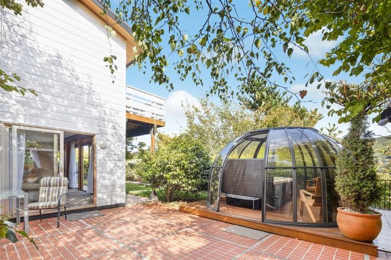 Photo of property in 2 Ramsey Place, Karori, Wellington, 6012