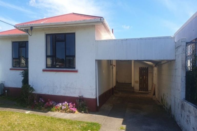 Photo of property in 21 Domett Street, Waitara, 4320
