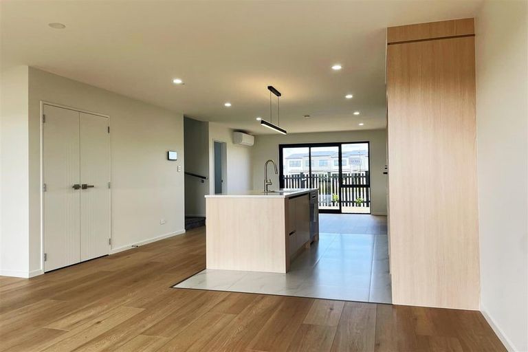 Photo of property in 6 Harikoa Way, Karaka, 2113