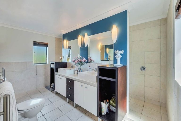 Photo of property in 21 South Kensington Way, Henderson, Auckland, 0612