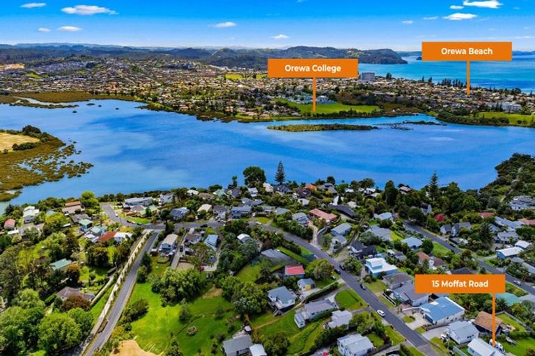 Photo of property in 15 Moffat Road, Red Beach, 0932