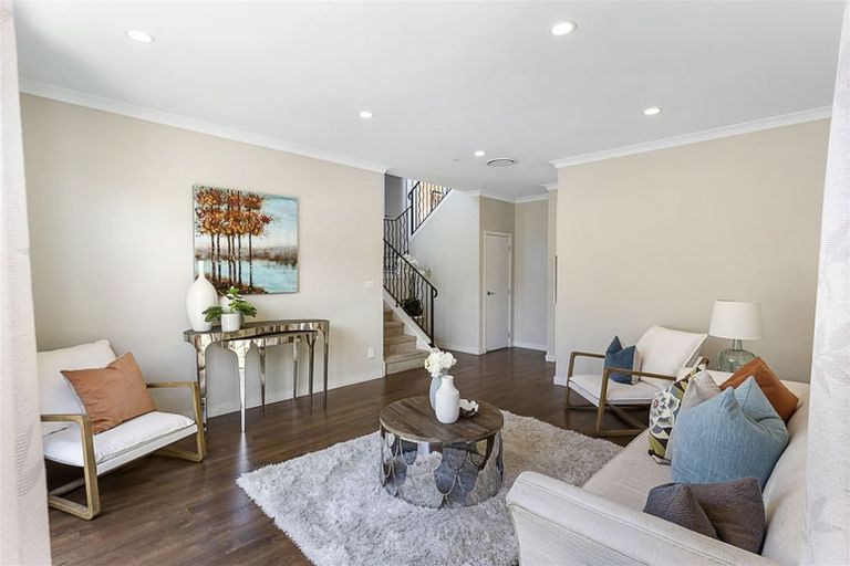 Photo of property in 97 Medallion Drive, Oteha, Auckland, 0632