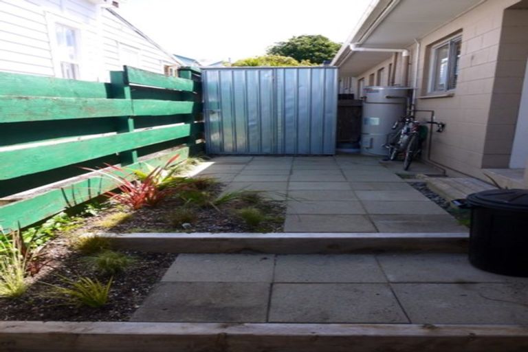 Photo of property in 4/28 William Bond Street, Stanley Point, Auckland, 0624