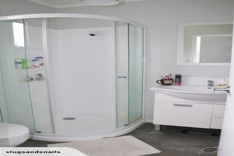 Photo of property in 16b Woodall Place, Totara Vale, Auckland, 0627