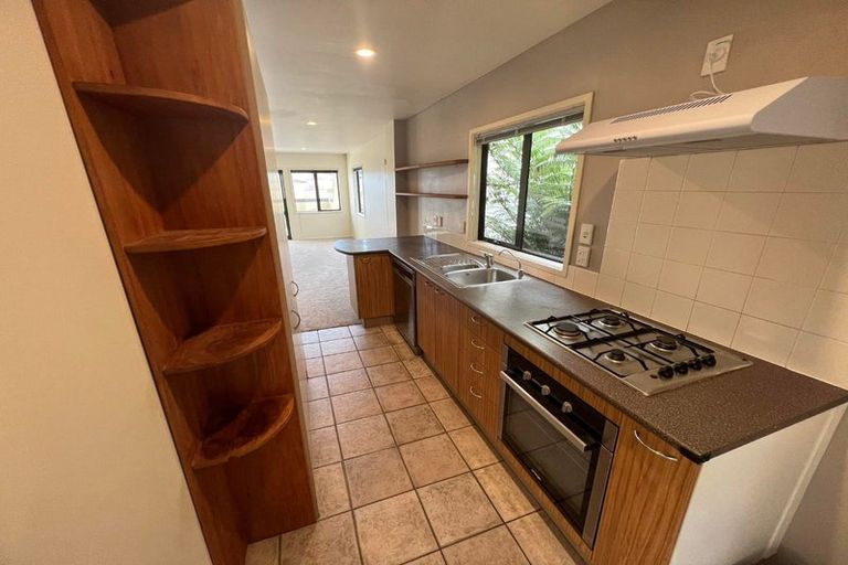 Photo of property in 4 Pannill Place, Oteha, Auckland, 0632