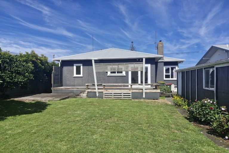 Photo of property in 33 Sackville Street, Fitzroy, New Plymouth, 4312