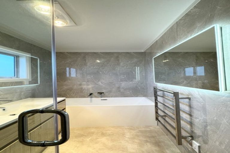 Photo of property in 25 Aberdeen Road, Castor Bay, Auckland, 0620