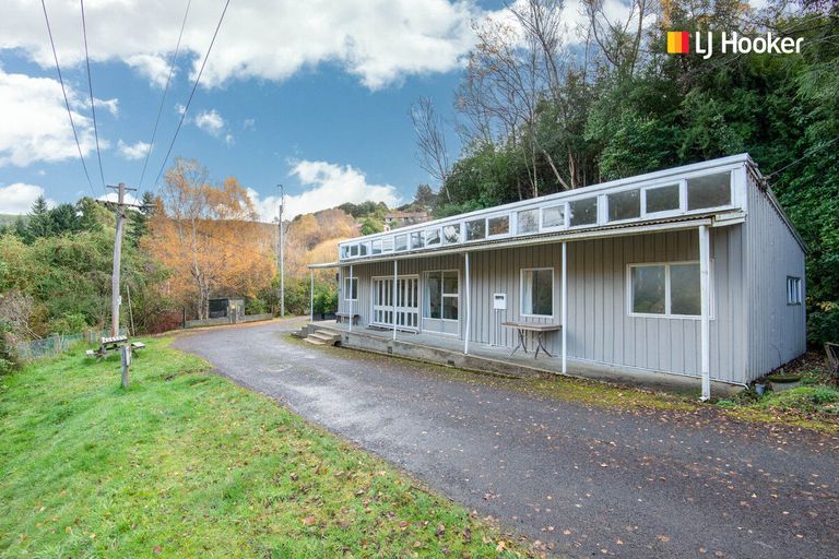Photo of property in 23 Village Loop Road, Waipori Falls, Outram, 9073