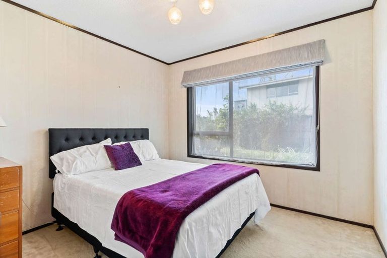 Photo of property in 30 Gibbons Road, Weymouth, Auckland, 2103