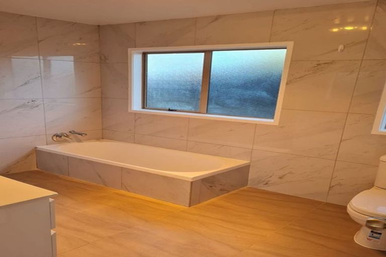 Photo of property in 66e Woodglen Road, Glen Eden, Auckland, 0602