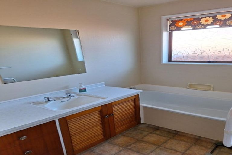 Photo of property in 1/16 Omega Place, Casebrook, Christchurch, 8051