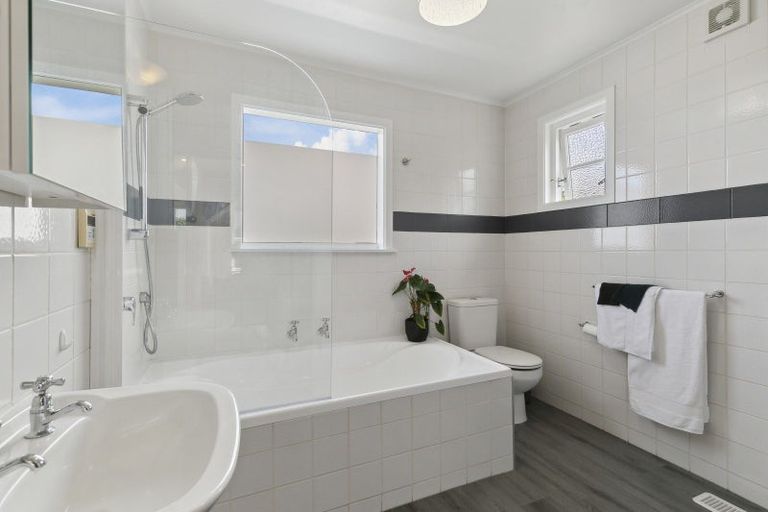 Photo of property in 15 Omar Street, Khandallah, Wellington, 6035