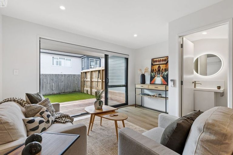 Photo of property in 4/21 Divich Avenue, Te Atatu South, Auckland, 0610