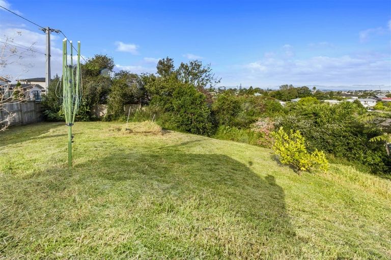 Photo of property in 70 Chivalry Road, Glenfield, Auckland, 0629