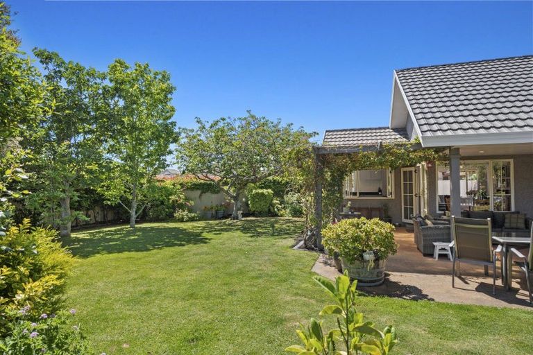 Photo of property in 15 Pukekura Place, Taradale, Napier, 4112