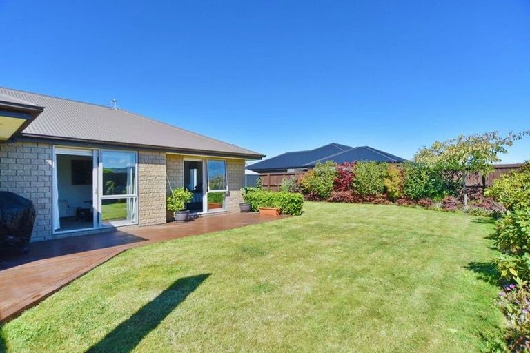 Photo of property in 7 Walnut Way, Rangiora, 7400