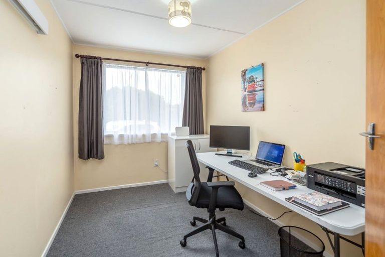 Photo of property in 13 Farrier Grove, Featherston, 5710