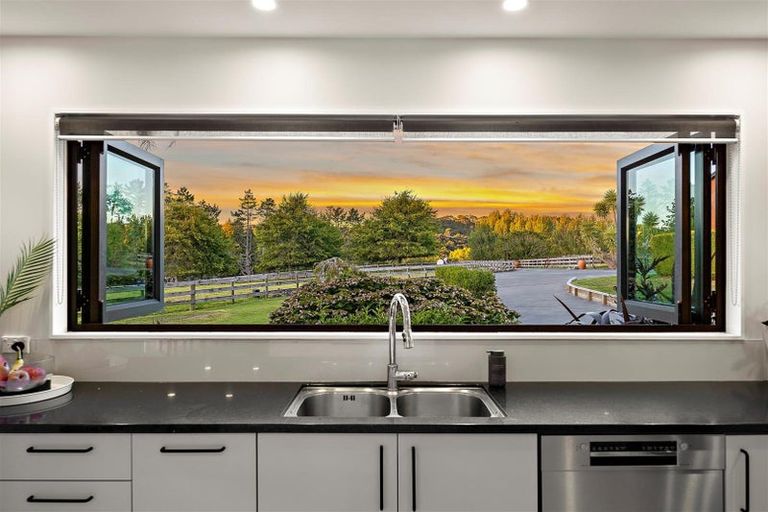 Photo of property in 883 Peak Road, Helensville, 0875