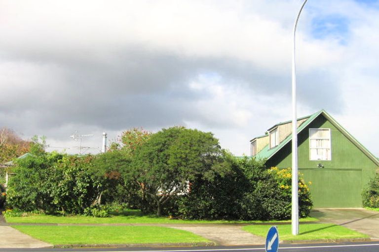 Photo of property in 104 Botany Road, Botany Downs, Auckland, 2010