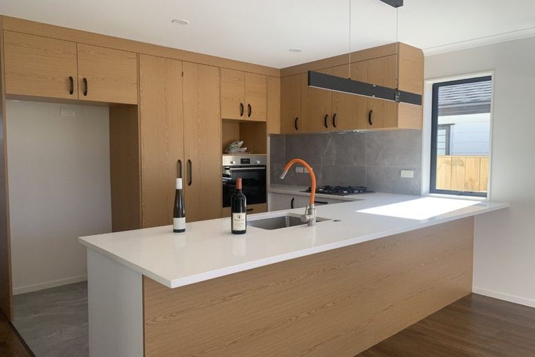 Photo of property in 16 Noia Way, Karaka, Papakura, 2113